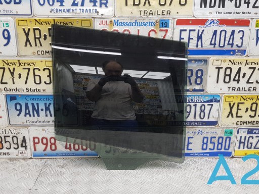 Скло заднє праве 51357329334 BMW
