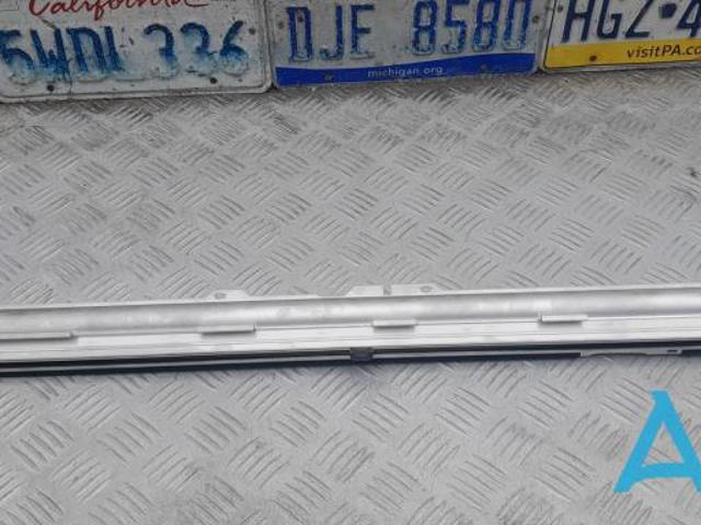 Шторка задніх дверей 51357373633 BMW