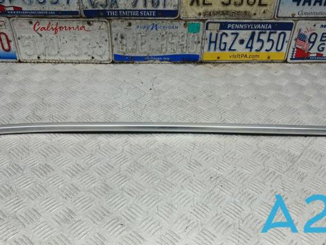 Молдинг опускного скла нижній, двері задньої, лівої 51357410037 BMW