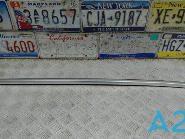 Молдинг опускного скла нижній, двері задньої, правої 51357410038 BMW