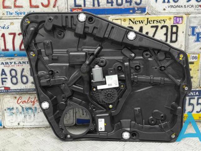 Склопідйомник задніх правих дверей 51357498150 BMW