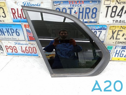 Скло багажного відсіку, ліве 51377207885 BMW