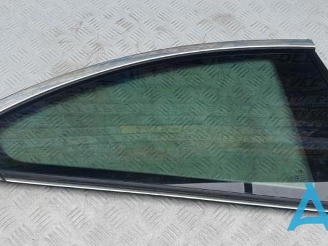 Скло задньої двері правої 51377404200 BMW