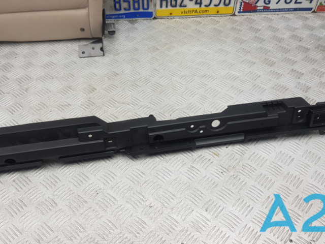 Кронштейн кріплення бампера переднього правий 51477145914 BMW