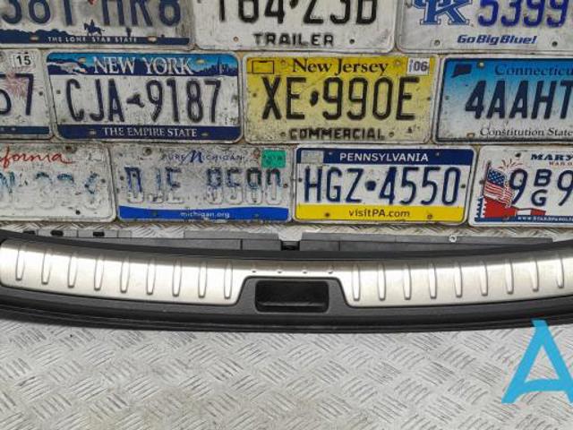 Накладка задньої панелі багажника 51479135295 BMW