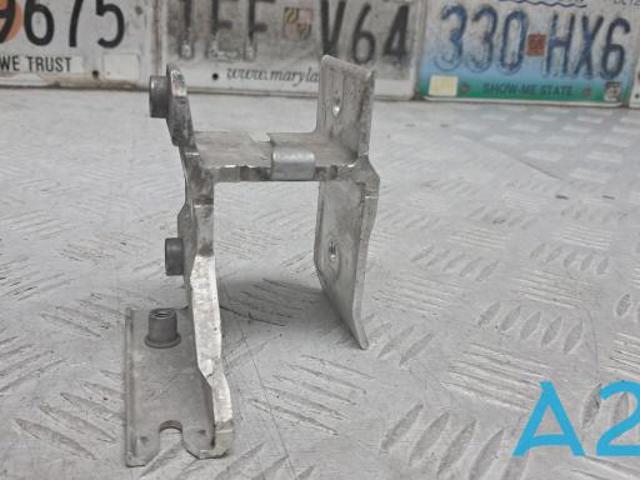 Кронштейн передньої балки 51647245795 BMW