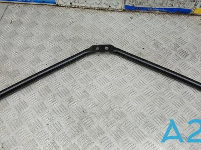 Рамка радіатора нижня 51647357211 BMW