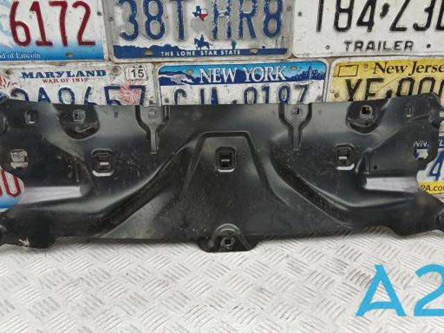 Накладка верхня передній панелі / супорта радіатора 51647383855 BMW