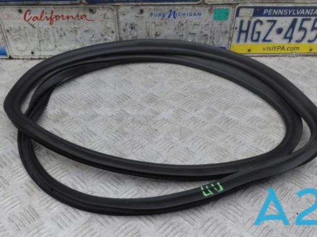 Ущільнювач двері передньої (на кузові) 51727468731 BMW
