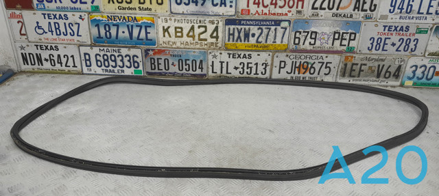 Ущільнювач дверей передніх, лівих (на двері) 51762990474 BMW