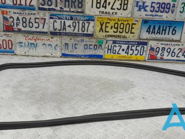 Ущільнювач кришки багажника 51767357103 BMW