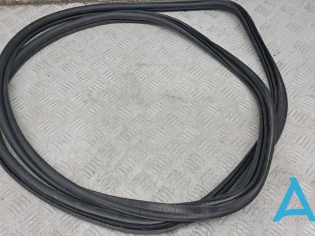 Ущільнювач кришки багажника 51767442715 BMW