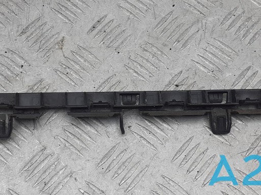 Кронштейн зовнішньої накладки порога правого 51777184776 BMW