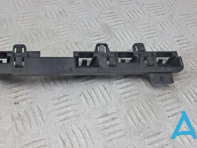 Кронштейн зовнішньої накладки порога правого 51777428036 BMW