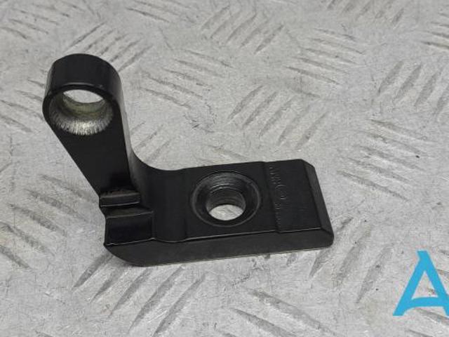 Петля передніх дверей лівих 51817266679 BMW