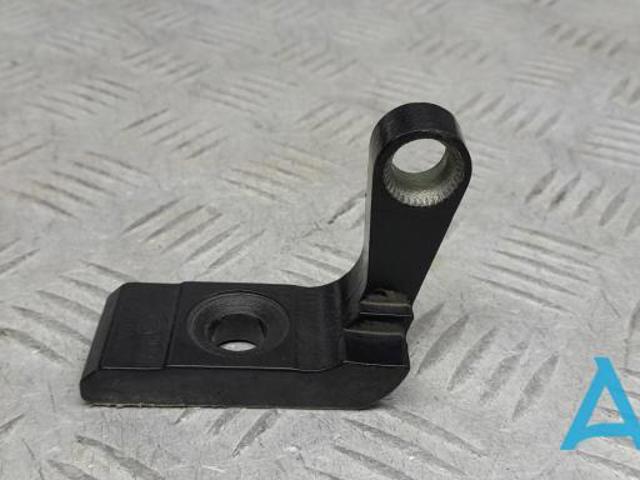 Петля передніх дверей, правих 51817266680 BMW