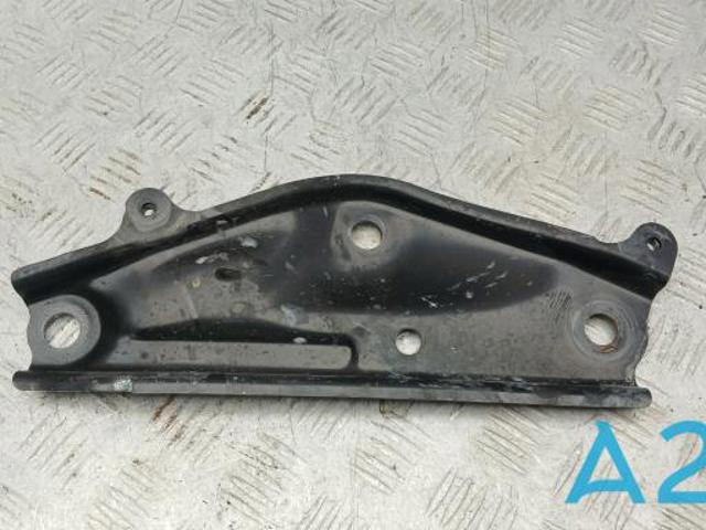 Кронштейн передньої балки 5225742020 TOYOTA