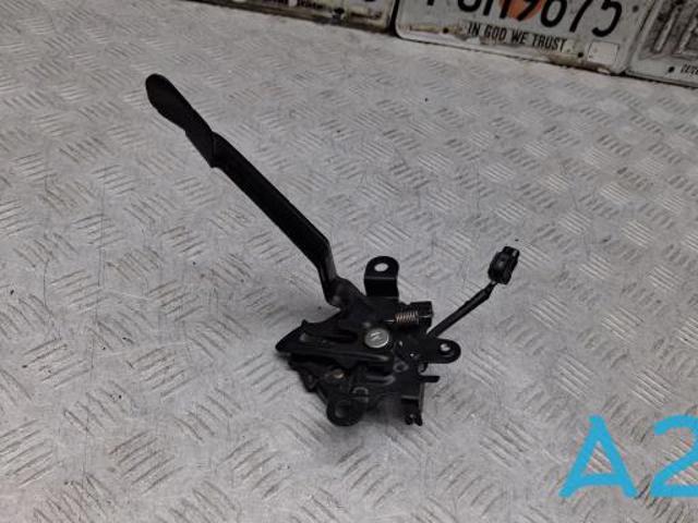 Запор капота (замок і привід замка капота) 5351048300 TOYOTA