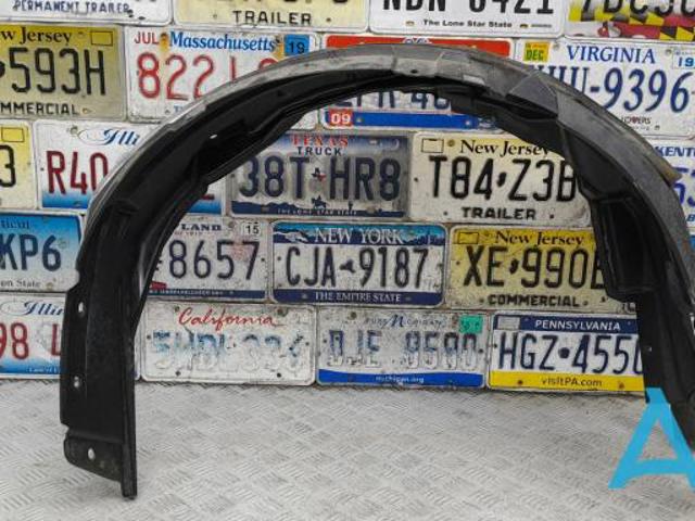 Подкрильнікі переднього крила, правий 5370B882 MITSUBISHI