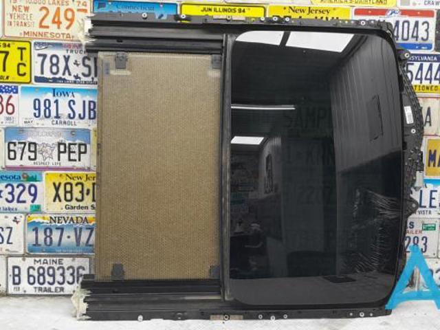 Панель люка 54107382982 BMW
