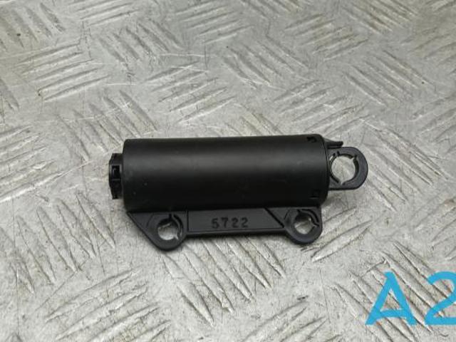 Амортизатор кришки бардачка 5505447010 TOYOTA