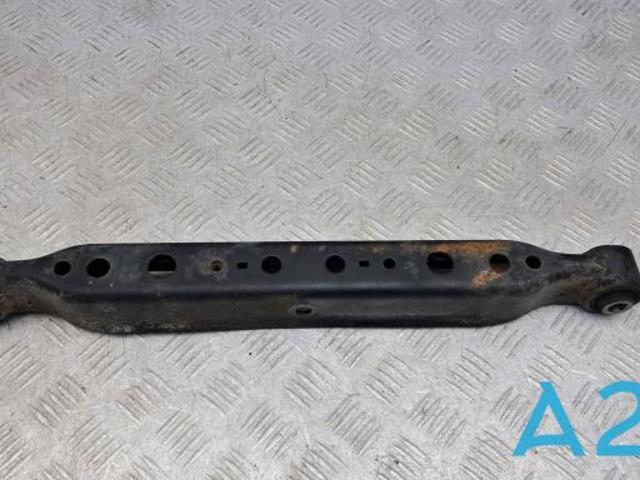 Балансир задній нижній, правий 55110JG01E NISSAN