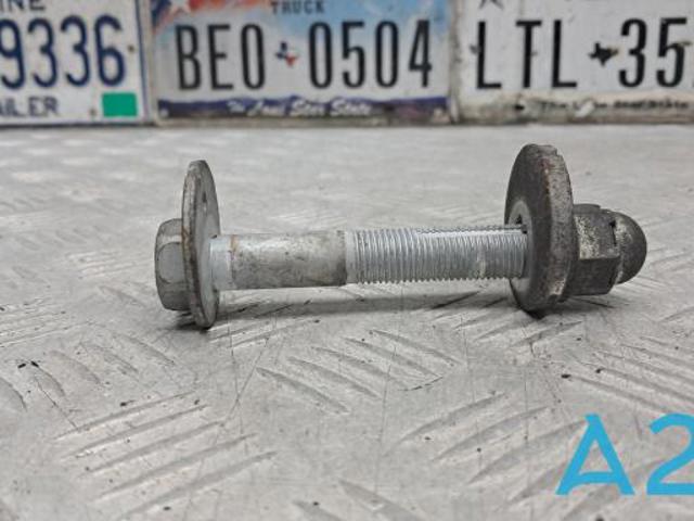 Болт кріплення заднього розвального важеля, внутрішній 55226EN10B NISSAN