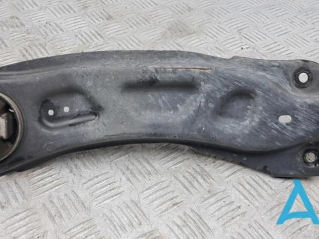 Важіль/тяга задньої підвіски подовжній нижній, правий 555015DA0A NISSAN