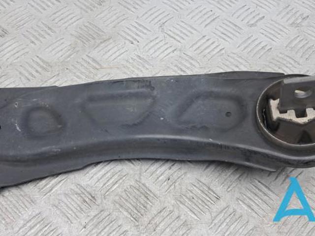 Важіль/тяга задньої підвіски подовжній нижній, лівий 555025DA0A NISSAN