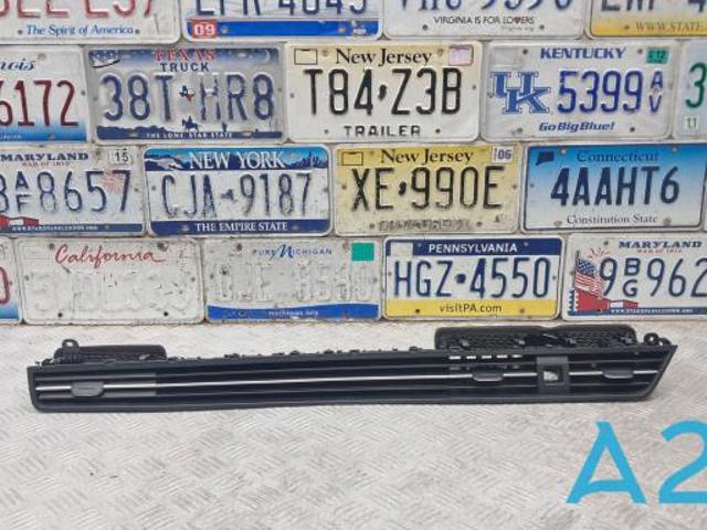 Решітка повітропровода 561858416A VAG