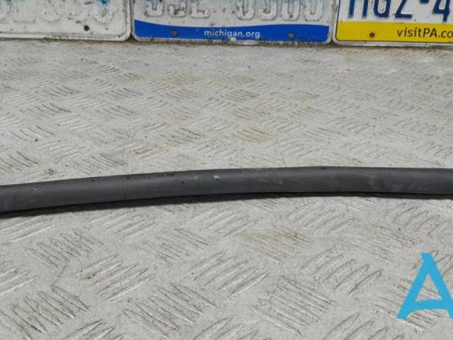 Гумка під капот 5902A052 MITSUBISHI