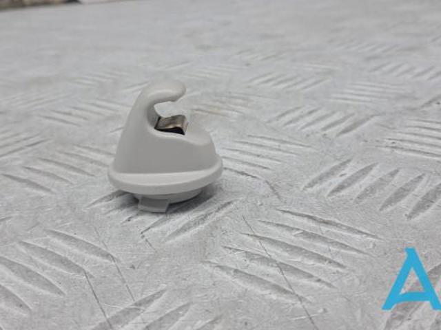 Фіксатор сонцезахисного козирка 5G0857561BRM5 VAG