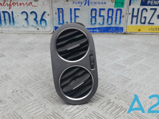 Решітка повітропровода ліва 5N0819703AXVZ VAG