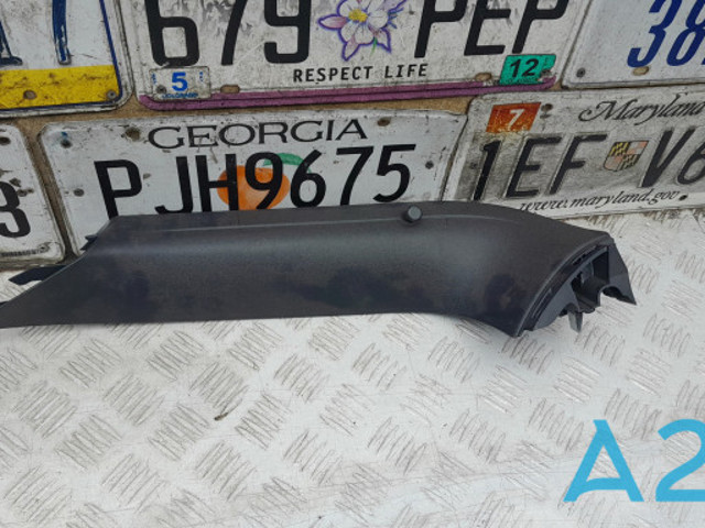 Облицювання багажника п'ятих дверей 5N0867704B82V VAG