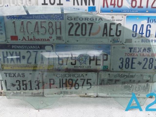 Скло пасажирських дверей 5NA845202 VAG