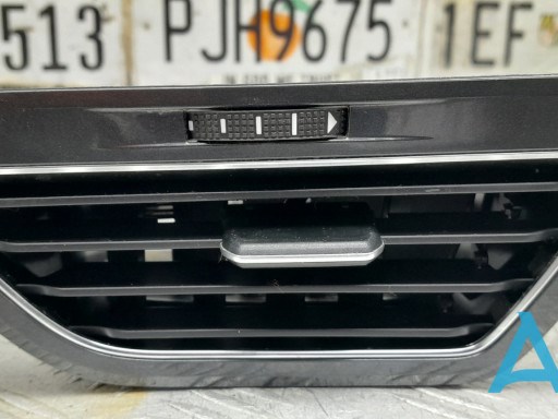 Решітка повітропровода права 5NN819704WHZ VAG