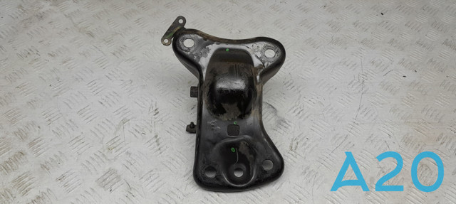 Кронштейн задньої балки 5QM501545 VAG