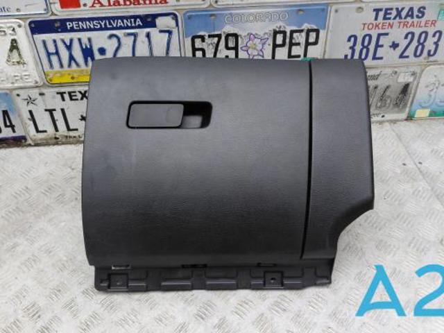 Кришка бардачка 5UT24DX9AC CHRYSLER
