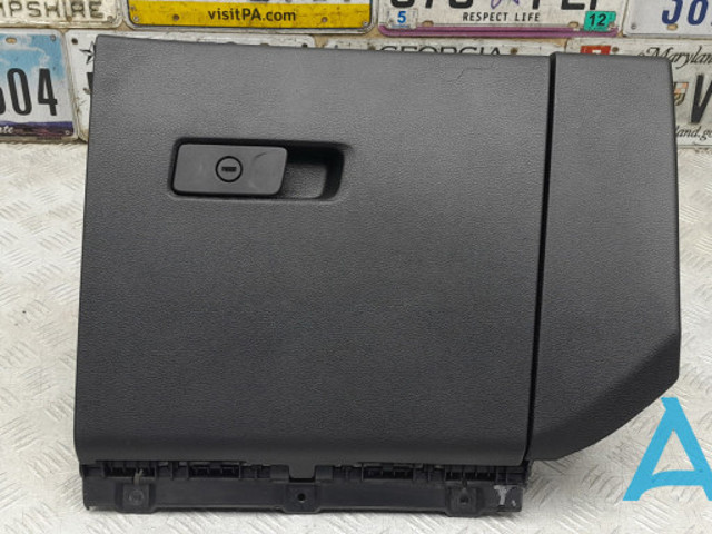 Ящик для рукавичок 5VV71LXHAA CHRYSLER