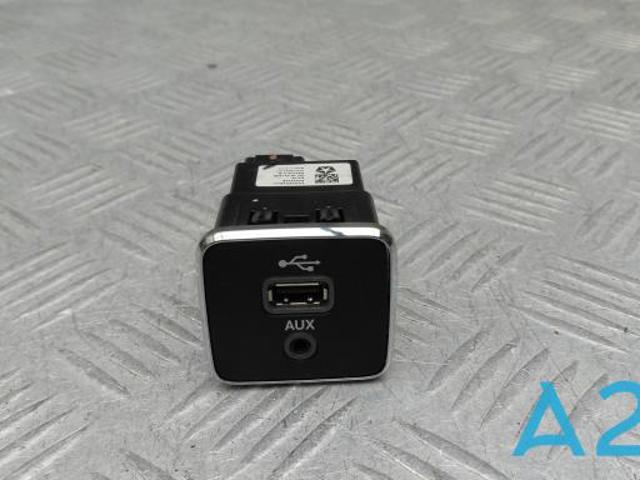 USB-розгалужувач 5XG28DX9AC CHRYSLER