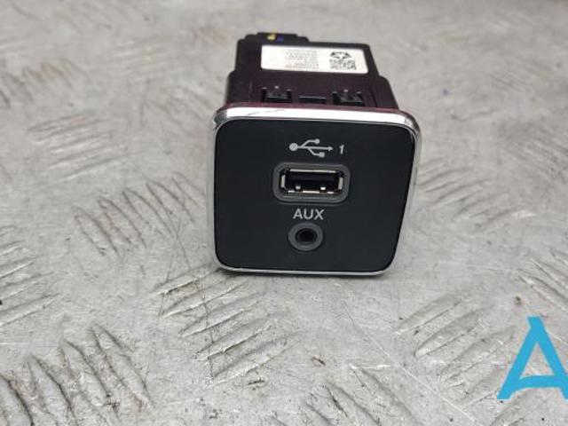 USB-розгалужувач 5XG28DX9AD CHRYSLER