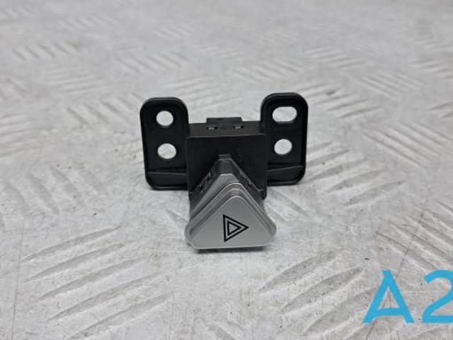 Кнопка включення аварійної сигналізації 600890500C TESLA