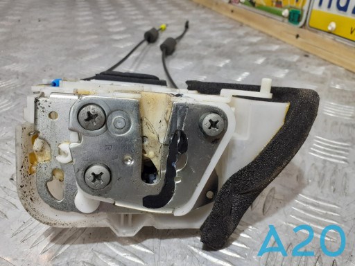 Замок задньої дверї, правої 61035FG200 SUBARU