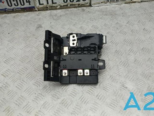 Блок запобіжників задній, салонний 61146841702 BMW