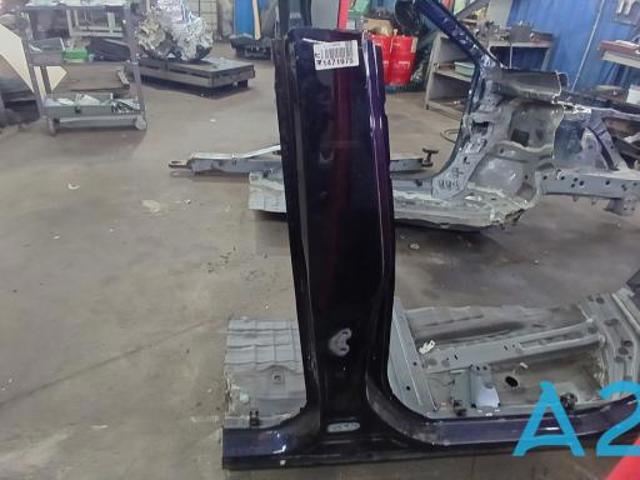 Амортизаційна стійка центральна, права 6131148090 TOYOTA