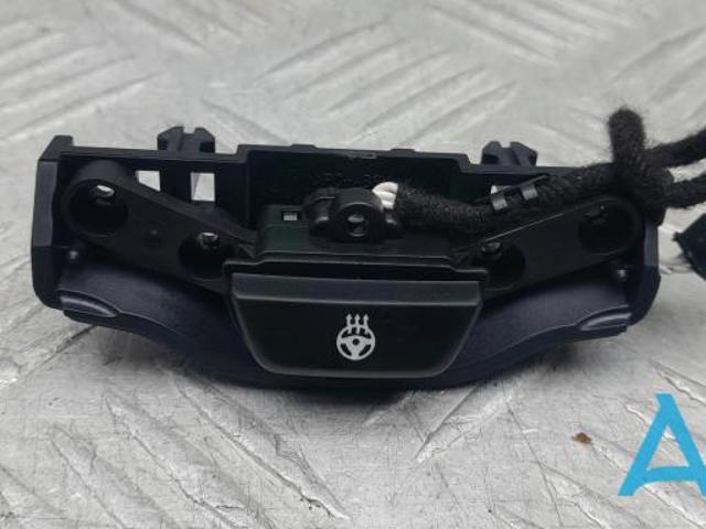 Кнопка вмикання обігріву керма 61319383999 BMW