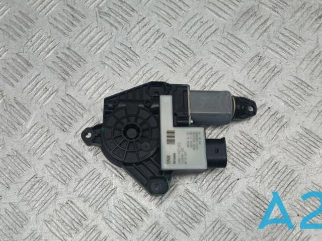 Двигун стеклопод'емника двері задньої, правої 61355A5C896 BMW