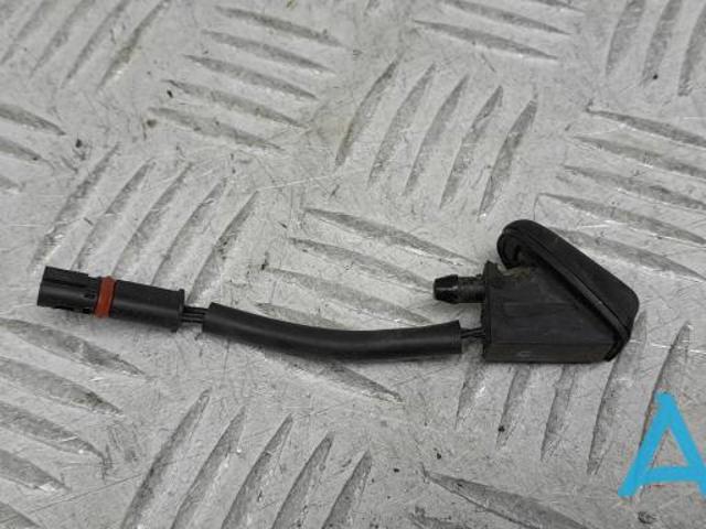 Форсунка омивача скла лобового, ліва 61662755722 BMW