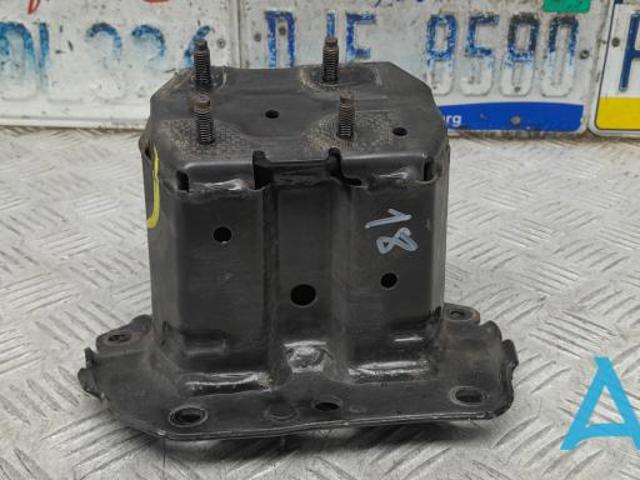Кронштейн підсилювача переднього бампера 622105AA0A NISSAN