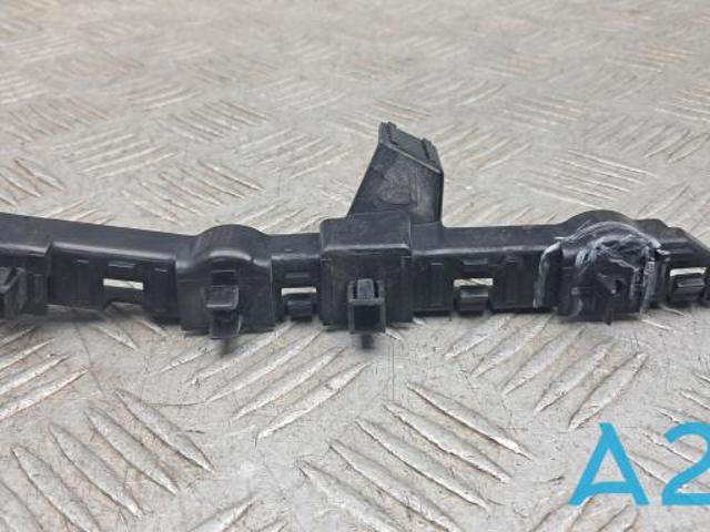 Кронштейн бампера переднього, зовнішній правий 62222DF30A NISSAN